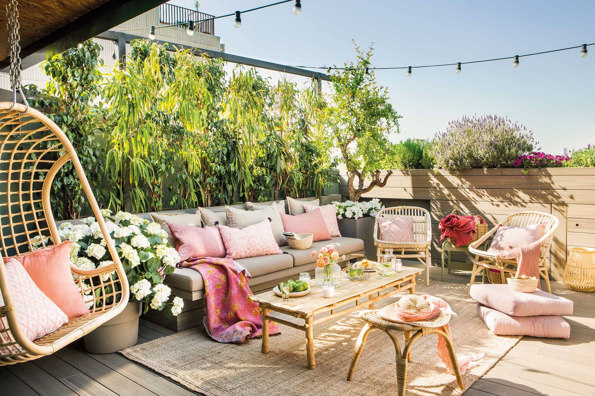 Cuando se trata de aprovechar al máximo el espacio al aire libre, decorar terrazas grandes, es un lienzo perfecto para expresar tu estilo personal y crear un oasis de relajación y entretenimiento en tu hogar.